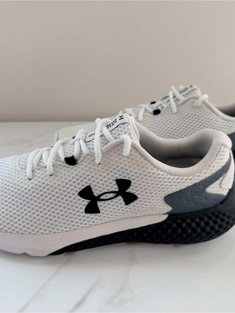 Under Armour Charged Rogue 3 Mens Size 12 Sneakers White/Black